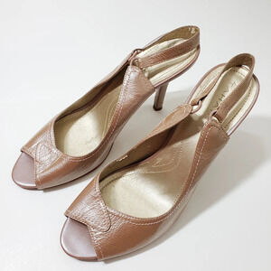 Tahari Jackal Slingback Peep Toe Sandals.Size 9